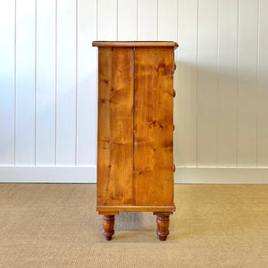 A 19th Century English Pine Chest of Drawers/Dresser with Tulip Feet