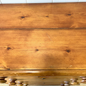 A 19th Century English Pine Chest of Drawers/Dresser with Tulip Feet