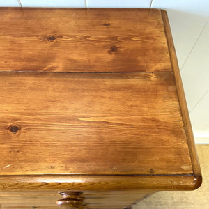 A 19th Century English Pine Chest of Drawers/Dresser with Tulip Feet