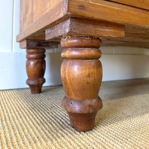 A 19th Century English Pine Chest of Drawers/Dresser with Tulip Feet