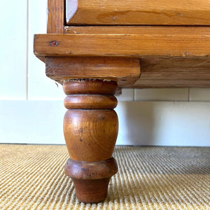 A 19th Century English Pine Chest of Drawers/Dresser with Tulip Feet