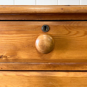 A 19th Century English Pine Chest of Drawers/Dresser with Tulip Feet