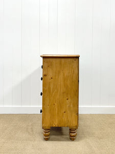 A 19th Century English Chest of Drawers/Dresser