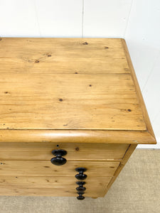 A 19th Century English Chest of Drawers/Dresser