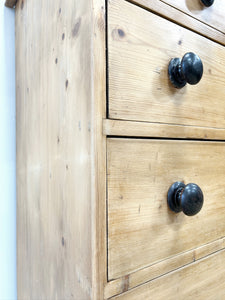 A 19th Century English Chest of Drawers/Dresser