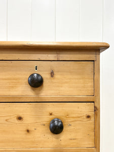 A 19th Century English Chest of Drawers/Dresser