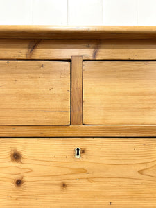 A 19th Century English Chest of Drawers/Dresser