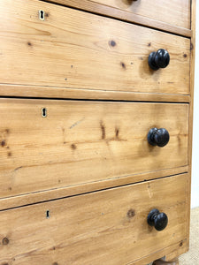 A 19th Century English Chest of Drawers/Dresser
