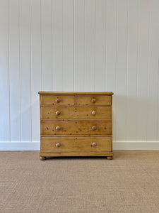 An Antique English Pine Chest of Drawers/Dresser c1890