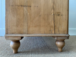 An Antique English Pine Chest of Drawers Dresser with Wooden Knobs c1890