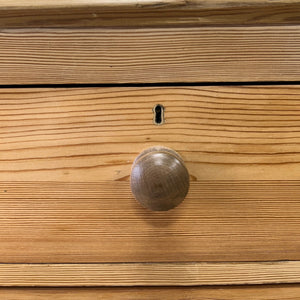 A 19th Century English Pine Chest of Drawers/Dresser with Tulip Feet