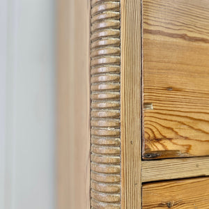 A 19th Century English Pine Chest of Drawers/Dresser with Tulip Feet