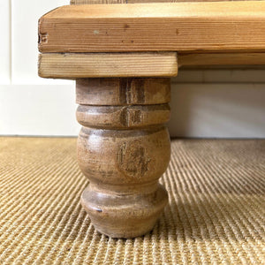A 19th Century English Pine Chest of Drawers/Dresser with Tulip Feet