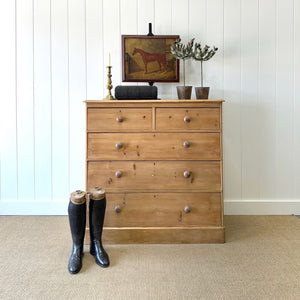A 19th Century English Chest of Drawers/Dresser