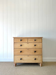 A 19th Century English Chest of Drawers/Dresser