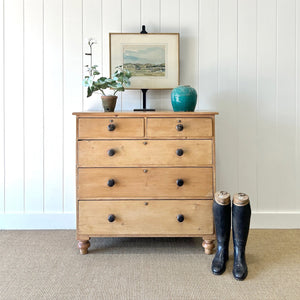 A 19th Century English Chest of Drawers/Dresser