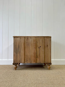 An Antique English Pine Chest of Drawers/Dresser c1890