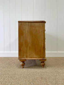 An Antique English Pine Chest of Drawers/Dresser c1890