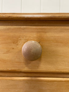 An Antique English Pine Chest of Drawers/Dresser c1890