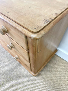 An Antique English Pine Chest of Drawers/Dresser c1890