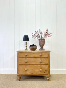 An Antique English Pine Chest of Drawers/Dresser c1890