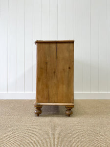 An Antique English Pine Chest of Drawers/Dresser c1890
