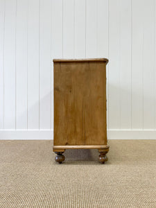 An Antique English Pine Chest of Drawers/Dresser c1890