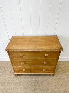 An Antique English Pine Chest of Drawers/Dresser c1890