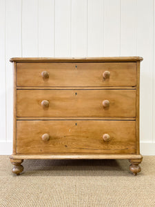 An Antique English Pine Chest of Drawers/Dresser c1890