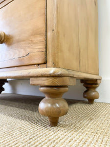 An Antique English Pine Chest of Drawers/Dresser c1890
