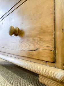 An Antique English Pine Chest of Drawers/Dresser c1890