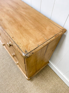 An Antique English Pine Chest of Drawers/Dresser c1890