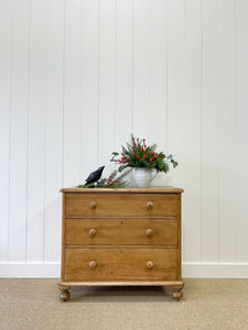 An Antique English Pine Chest of Drawers/Dresser c1890