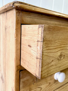 An Early 19th Century English Chest of Drawers/Dresser