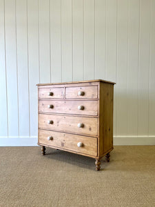 An Early 19th Century English Chest of Drawers/Dresser