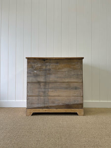 An Antique English Pine Chest of Drawers or Dresser with Oak Knobs c1890