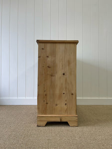 An Antique English Pine Chest of Drawers or Dresser with Oak Knobs c1890