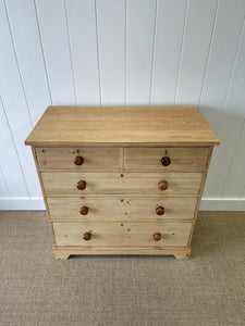 An Antique English Pine Chest of Drawers or Dresser with Oak Knobs c1890