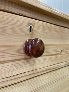 An Antique English Pine Chest of Drawers or Dresser with Oak Knobs c1890