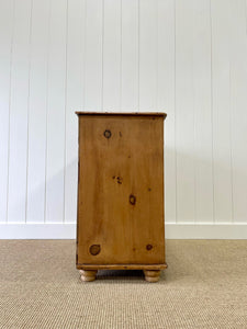 An Antique English Pine Chest of Drawers Dresser with Dark Wooden Knobs