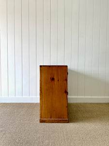 A Good Antique English Pine Chest of Drawers/Dresser with Wooden Knob Hardware