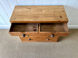 A Good Antique English Pine Chest of Drawers/Dresser with Wooden Knob Hardware