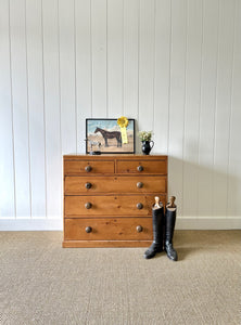 A Good Antique English Pine Chest of Drawers/Dresser with Wooden Knob Hardware