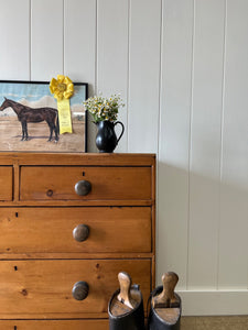 A Good Antique English Pine Chest of Drawers/Dresser with Wooden Knob Hardware