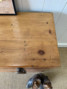 A Good Antique English Pine Chest of Drawers/Dresser with Wooden Knob Hardware