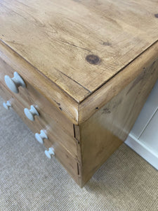 An Antique English Pine Chest of Drawers Dresser with Porcelain Knobs c1890