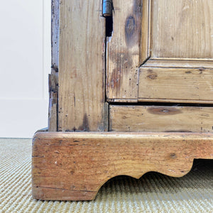 An Georgian English Linen Press Cupboard c1800