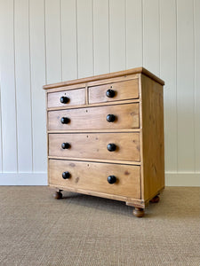 An Antique English Pine Chest of Drawers/Dresser c1890