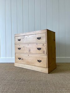 An Antique English Pine Chest of Drawers/Dresser with Brass Hardware c1830