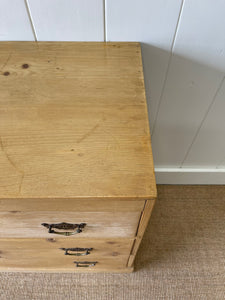 An Antique English Pine Chest of Drawers/Dresser with Brass Hardware c1830